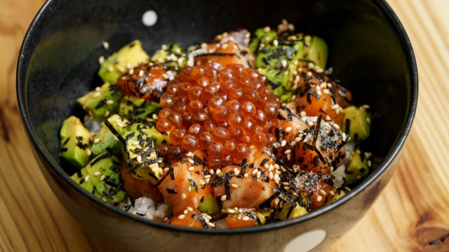 サーモンアボカドポキ丼いくらのせのレシピ・作り方 – OWARIまるはち